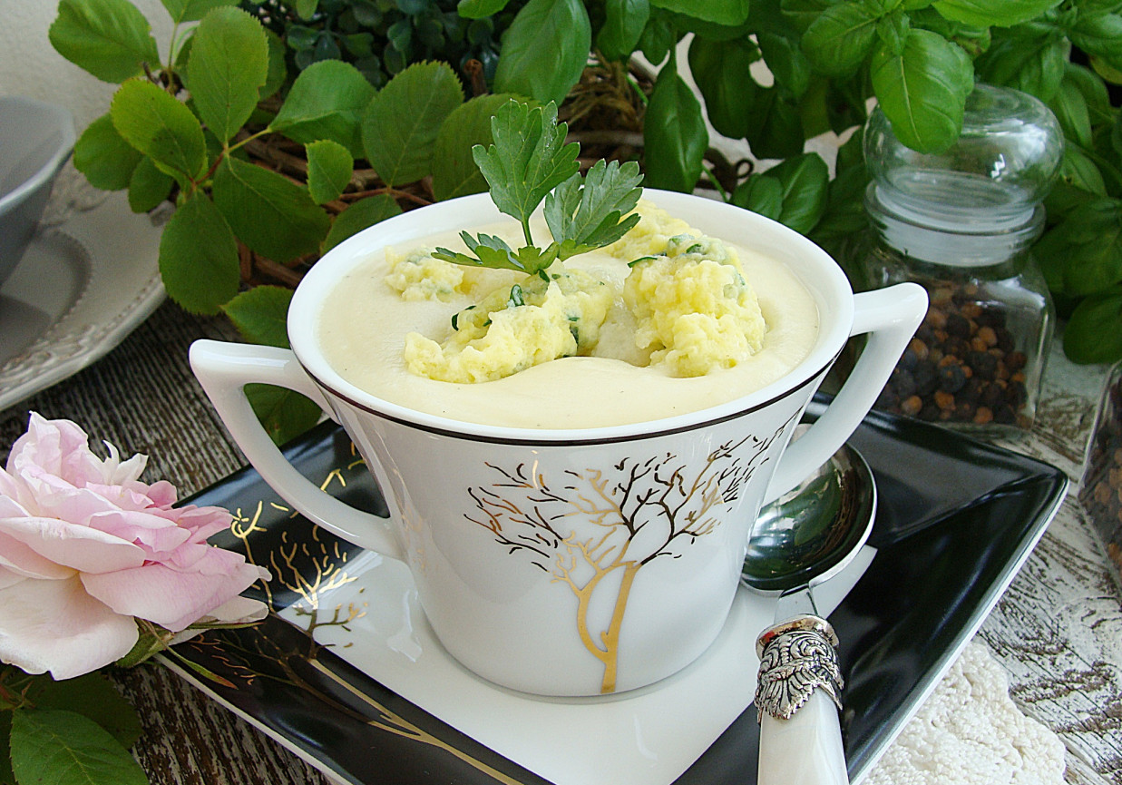 Zupa krem z kalafiora z kluseczkami serowo-czosnkowymi foto