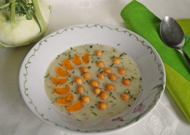 Fotografia przedstawiająca Zupa krem z kalarepki