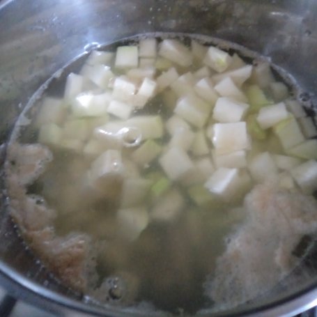 Krok 3 - Zupa krem z kalarepy zaserwowana z cebulką zieloną :) foto