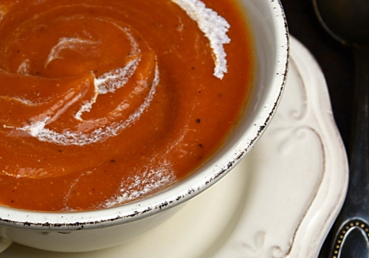 Zupa krem z kapusty i pomidorów foto