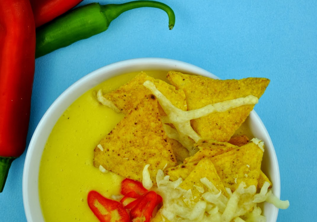 Zupa krem z kukurydzy i nachos foto