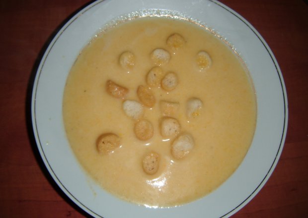 Fotografia przedstawiająca Zupa krem z kukurydzy z grzankami