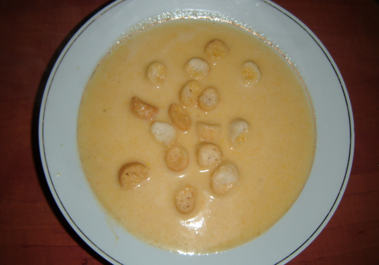 Zupa krem z kukurydzy z grzankami foto