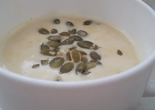 Fotografia przedstawiająca Zupa krem z kukurydzy z puszki