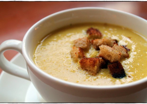 Fotografia przedstawiająca zupa krem z kukurydzy