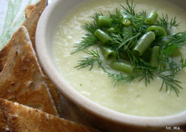 Fotografia przedstawiająca Zupa - krem z łodygi brokuła