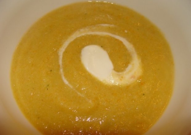 Fotografia przedstawiająca zupa krem z łososiem