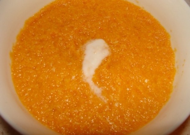 Fotografia przedstawiająca Zupa krem z marchewką i mango