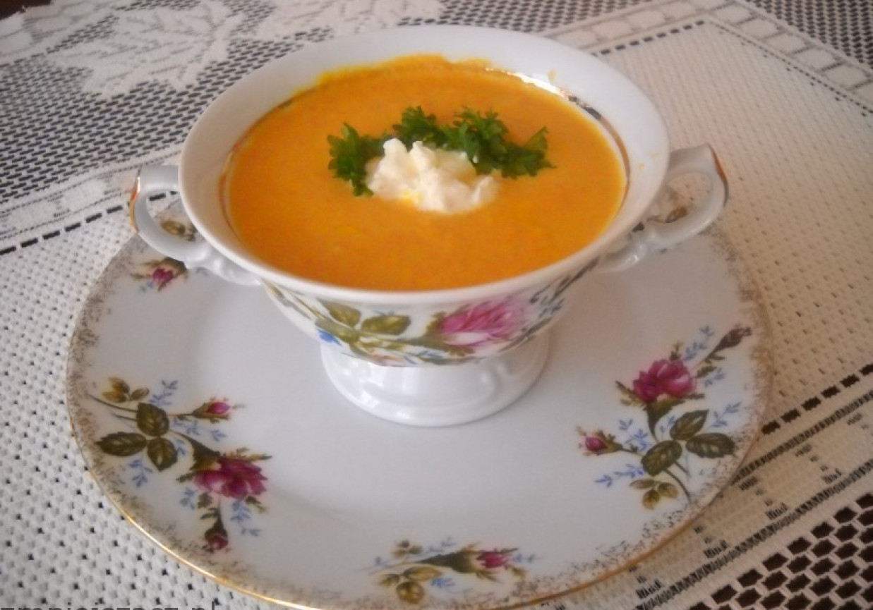 Zupa -  krem z marchewki i pomarańcza. foto
