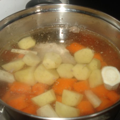 Krok 3 - Zupa krem z marchewki podana z fetą i bazylią foto