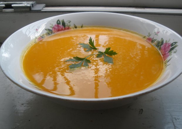 Fotografia przedstawiająca Zupa krem z marchewki pomarańczowo-imbirowa