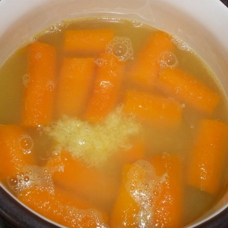 Krok 1 - Zupa krem z marchewki pomarańczowo-imbirowa foto