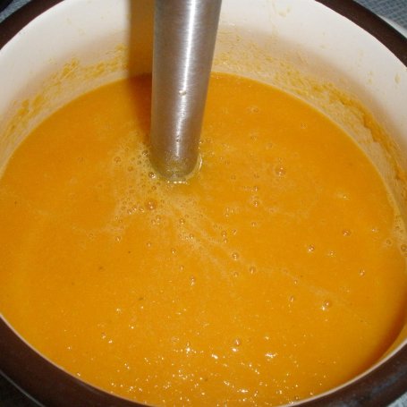 Krok 2 - Zupa krem z marchewki pomarańczowo-imbirowa foto