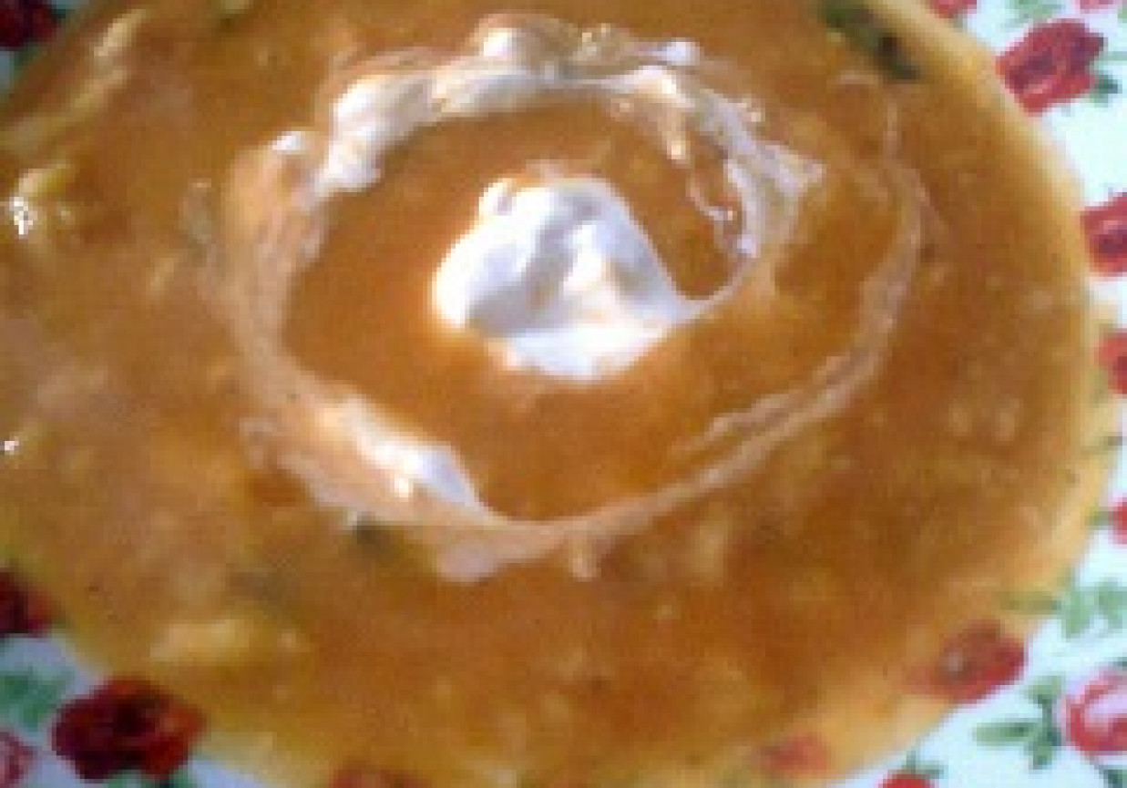 Zupa krem z marchwi i pasternaka z lanymi kluseczkami foto