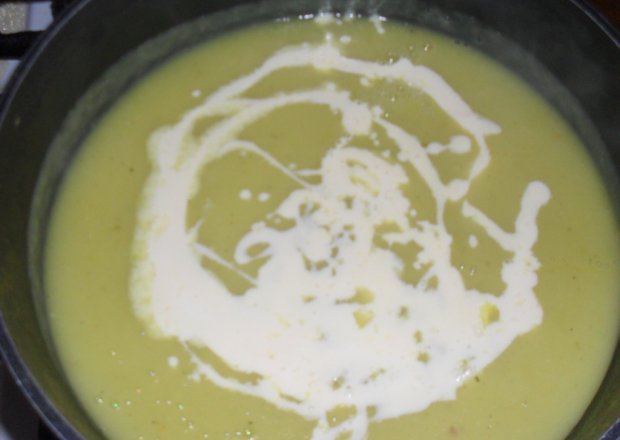 Fotografia przedstawiająca zupa krem z ogórka
