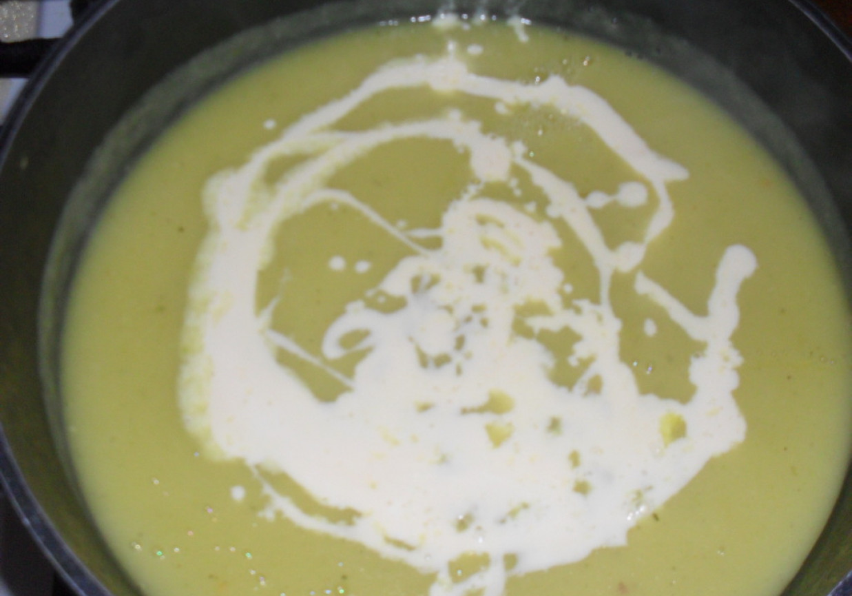 zupa krem z ogórka foto
