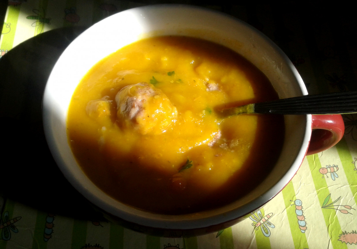 zupa krem z pieczonej żółtej papryki foto