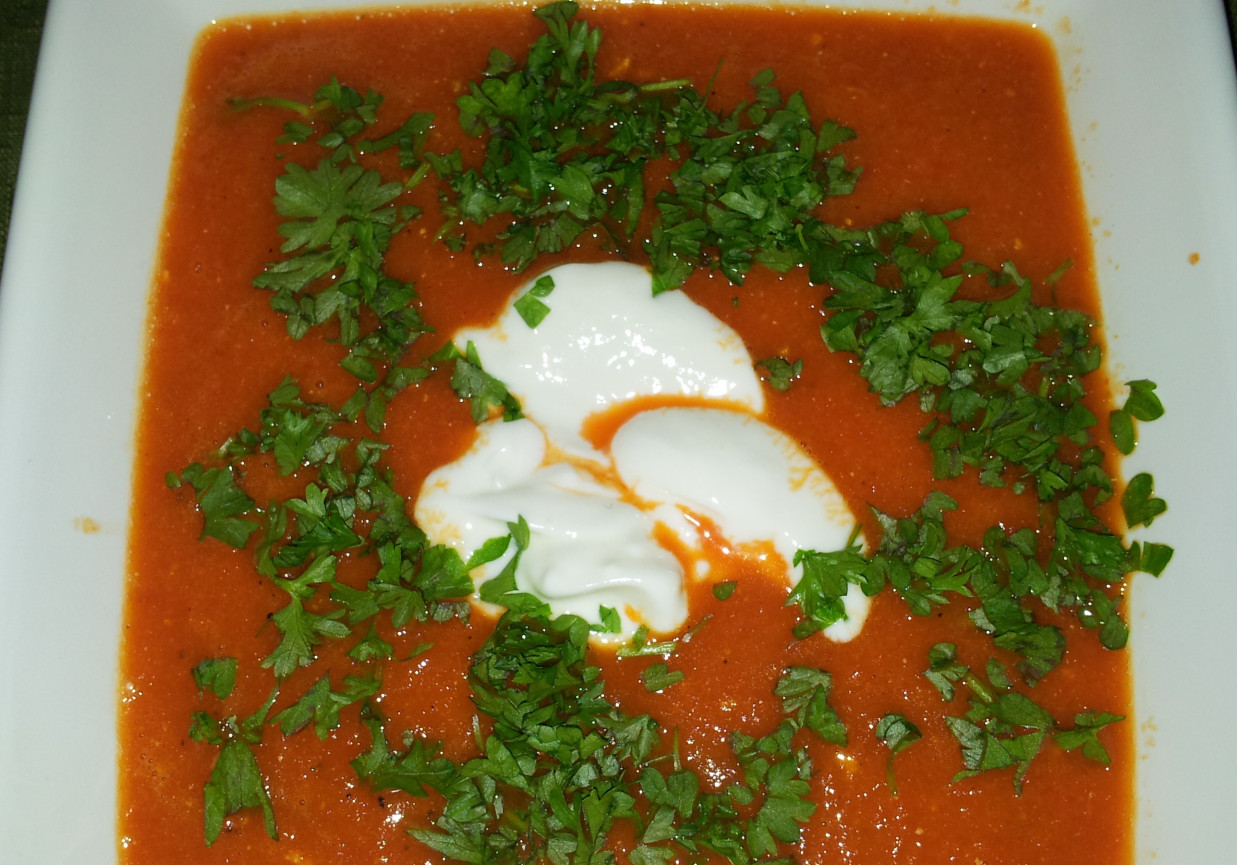 Zupa krem z pieczonych pomidorów i papryki foto