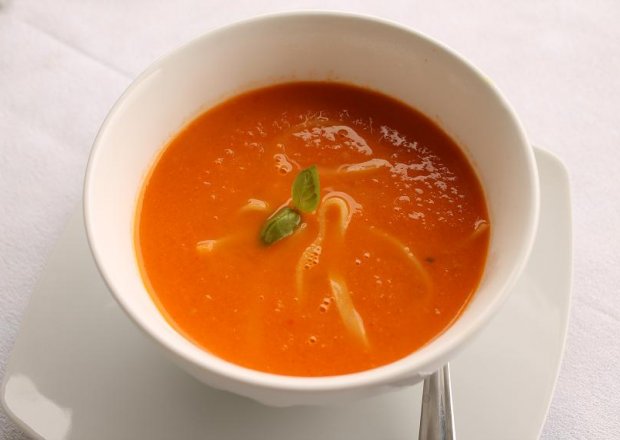 Fotografia przedstawiająca Zupa krem z pieczonych pomidorów i papryki;