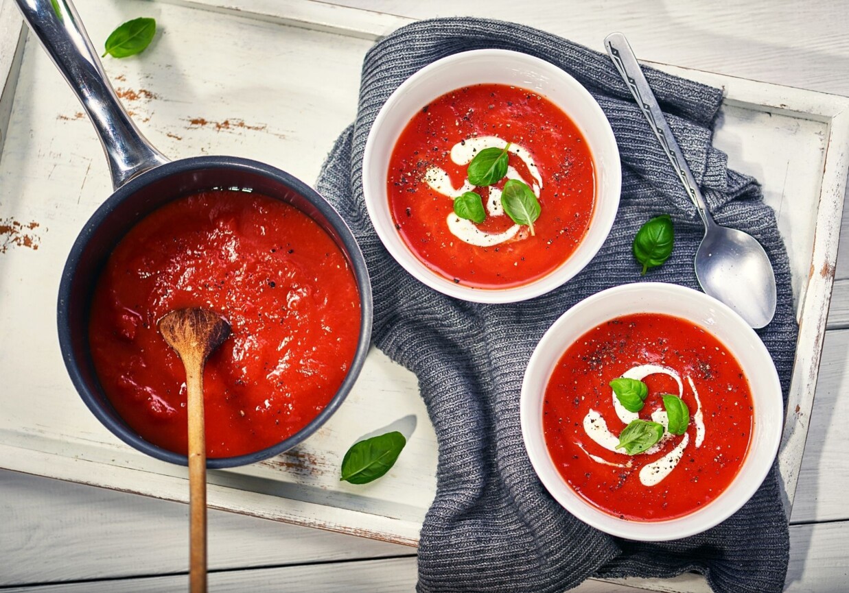 Zupa krem z pieczonych pomidorów z grzankami serowymi foto