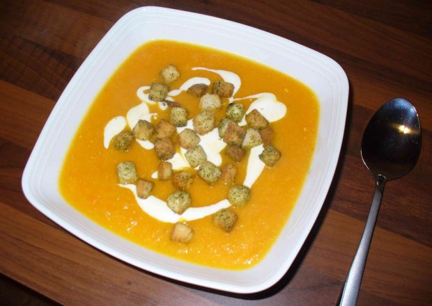 Fotografia przedstawiająca Zupa krem z pomarańczy