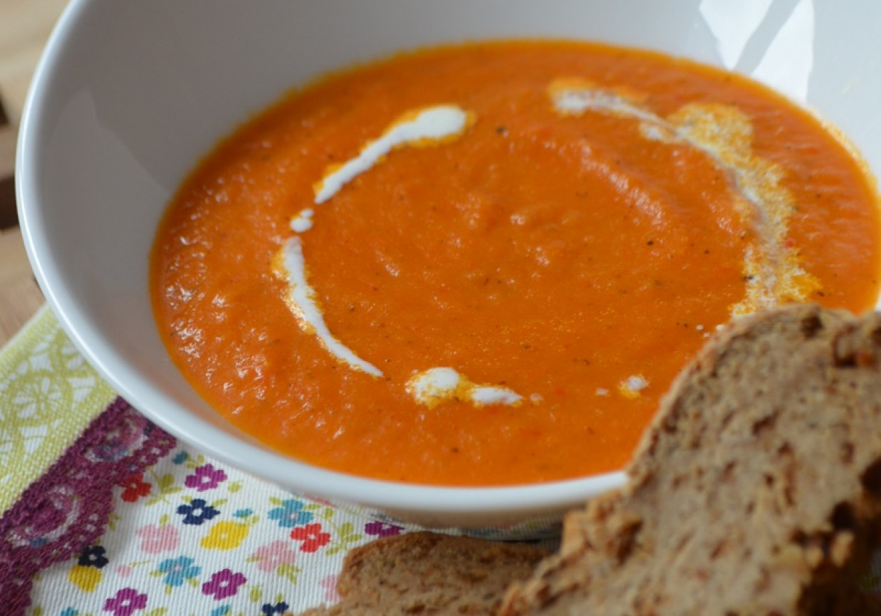 Zupa krem z pomidorów i papryki foto