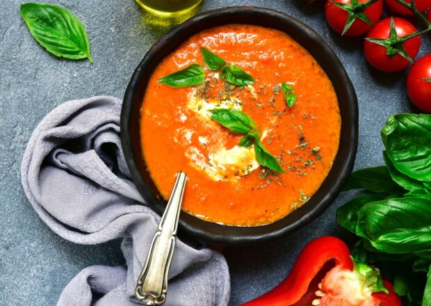 Fotografia przedstawiająca Zupa krem z pomidorów i papryki