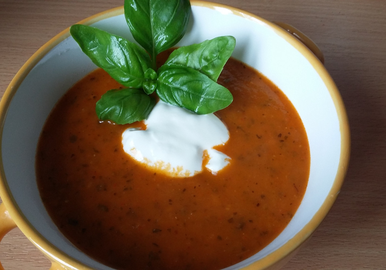 Zupa krem z pomidorów i pieczonej papryki foto