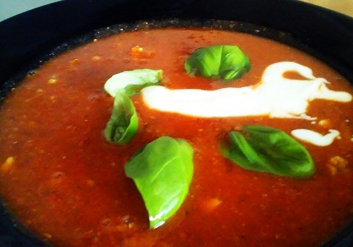 Zupa krem z pomidorów i soczewicy foto