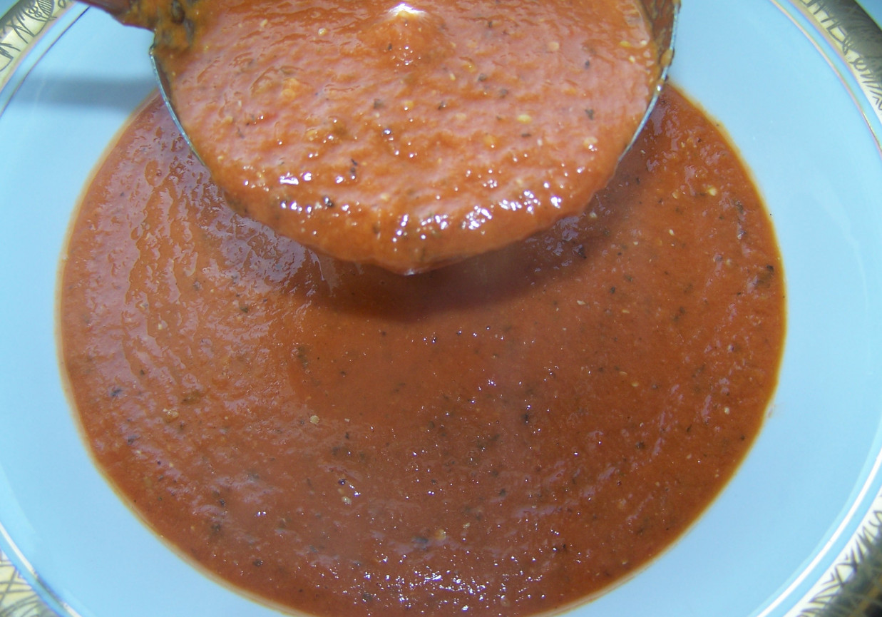 zupa krem z pomidorów w stylu włoskim foto
