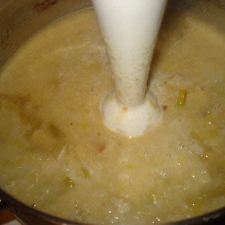 Krok 8 - Zupa krem z pora i soczewicy- podana z pestkami dyni foto