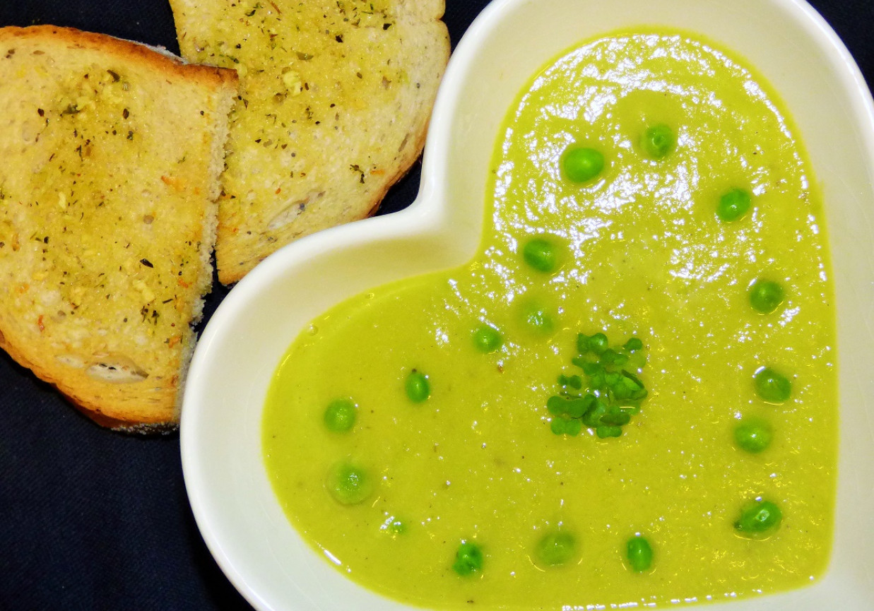 Zupa krem z porów i zielonego groszku foto