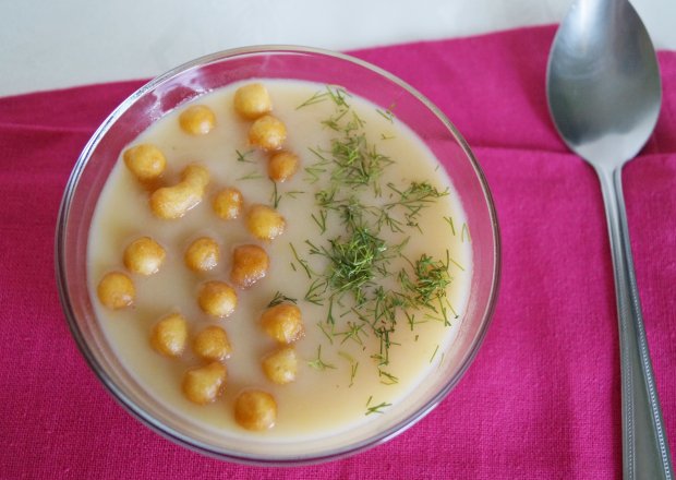 Fotografia przedstawiająca Zupa krem z rzodkiewki