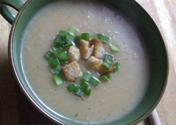 Fotografia przedstawiająca zupa krem z selera i gruszek