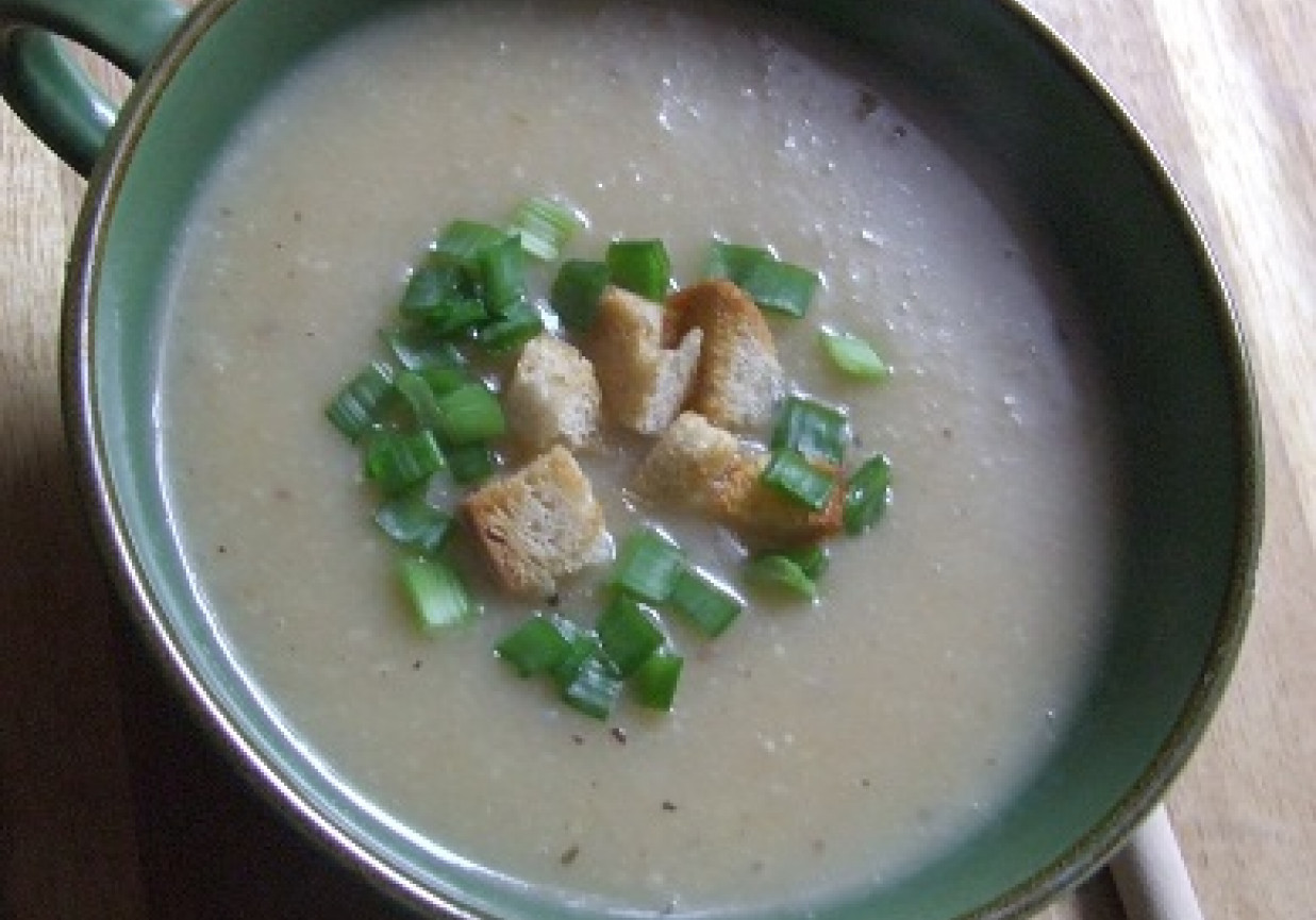 zupa krem z selera i gruszek foto