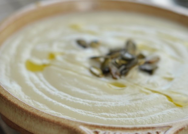 Fotografia przedstawiająca Zupa krem z selera i gruszki