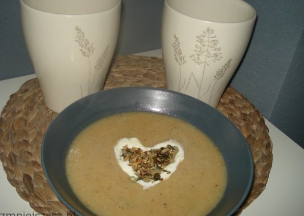 Fotografia przedstawiająca Zupa krem z selera naciowego i białej kapusty