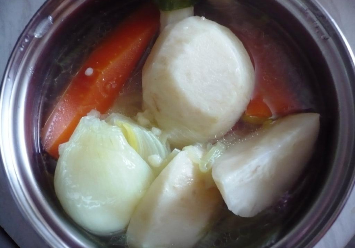 zupa krem z tradycyjnych warzyw foto