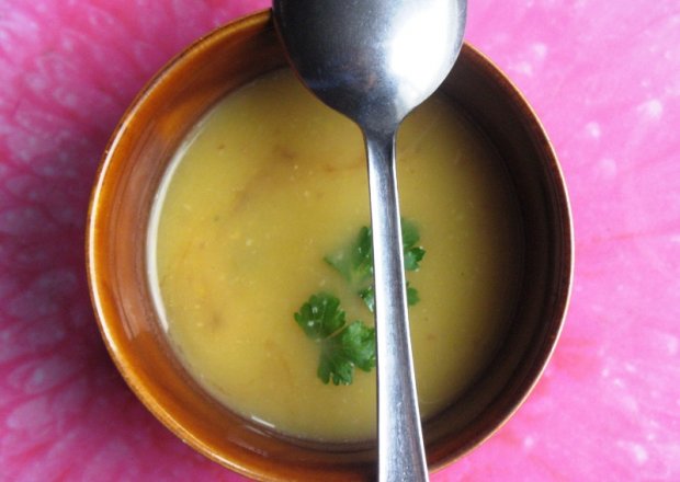 Fotografia przedstawiająca Zupa krem z warzyw z batatem i czerwonym pieprzem