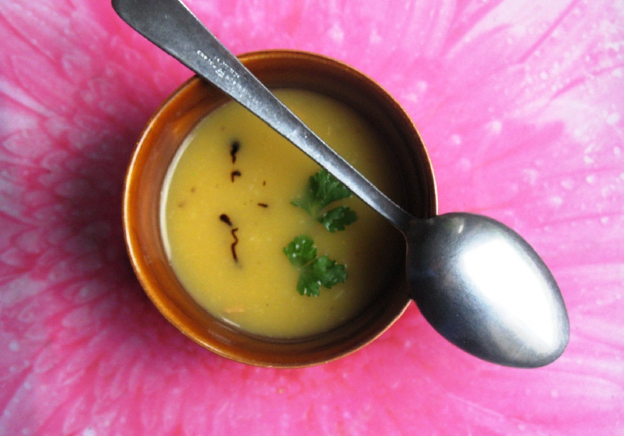 Zupa krem z warzyw z batatem i czerwonym pieprzem foto