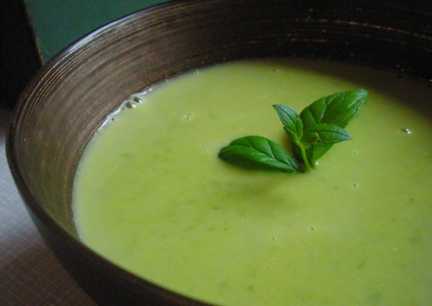 Fotografia przedstawiająca Zupa krem z zielonego groszku z mascarpone