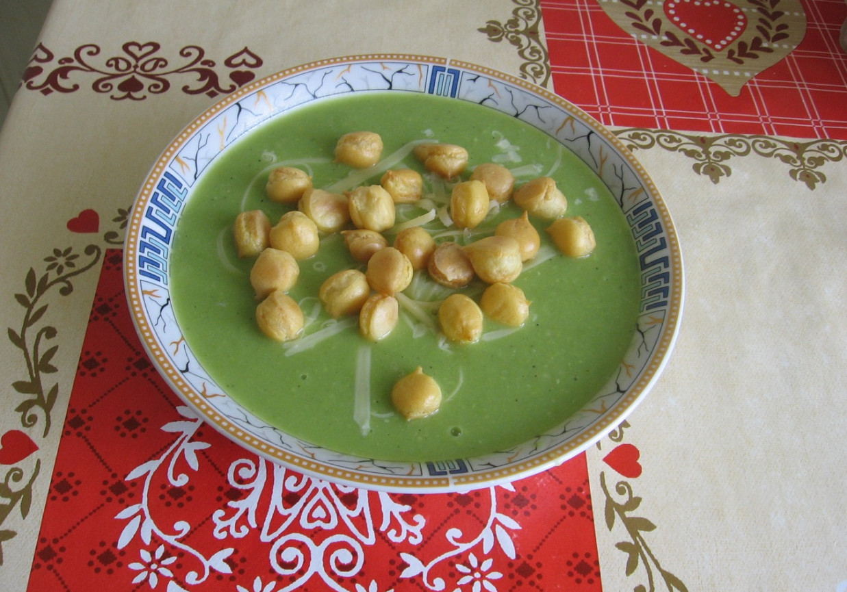 Zupa krem z zielonego groszku foto