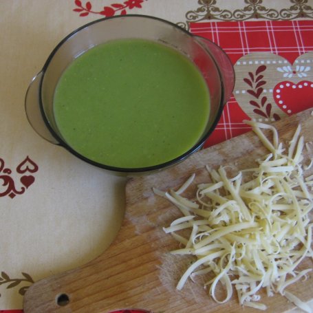 Krok 5 - Zupa krem z zielonego groszku foto