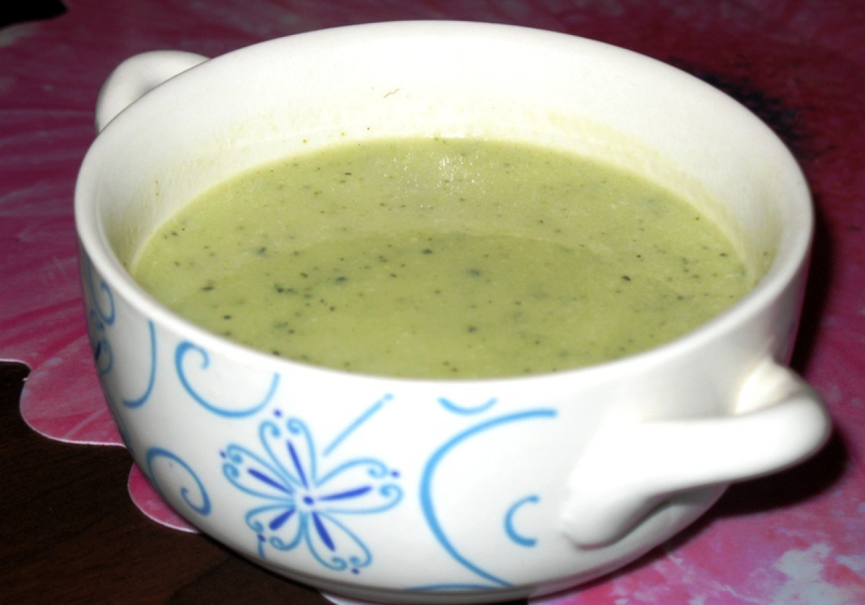 Zupa krem z zielonego ogórka foto