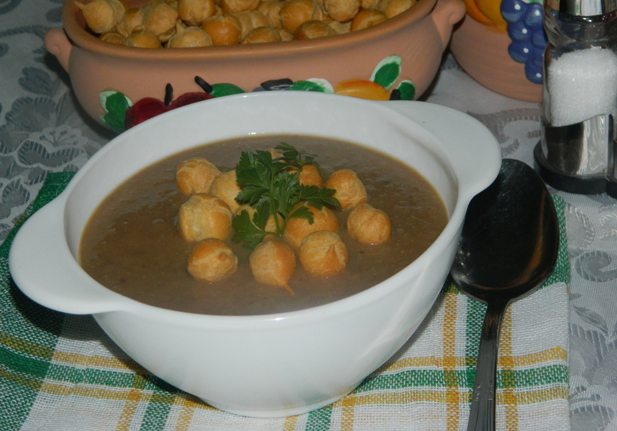 Zupa krem z zielonej soczewicy foto