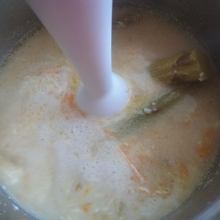 Krok 5 - Zupa krem z zielonych szparagów z dużą ilością sera :) foto