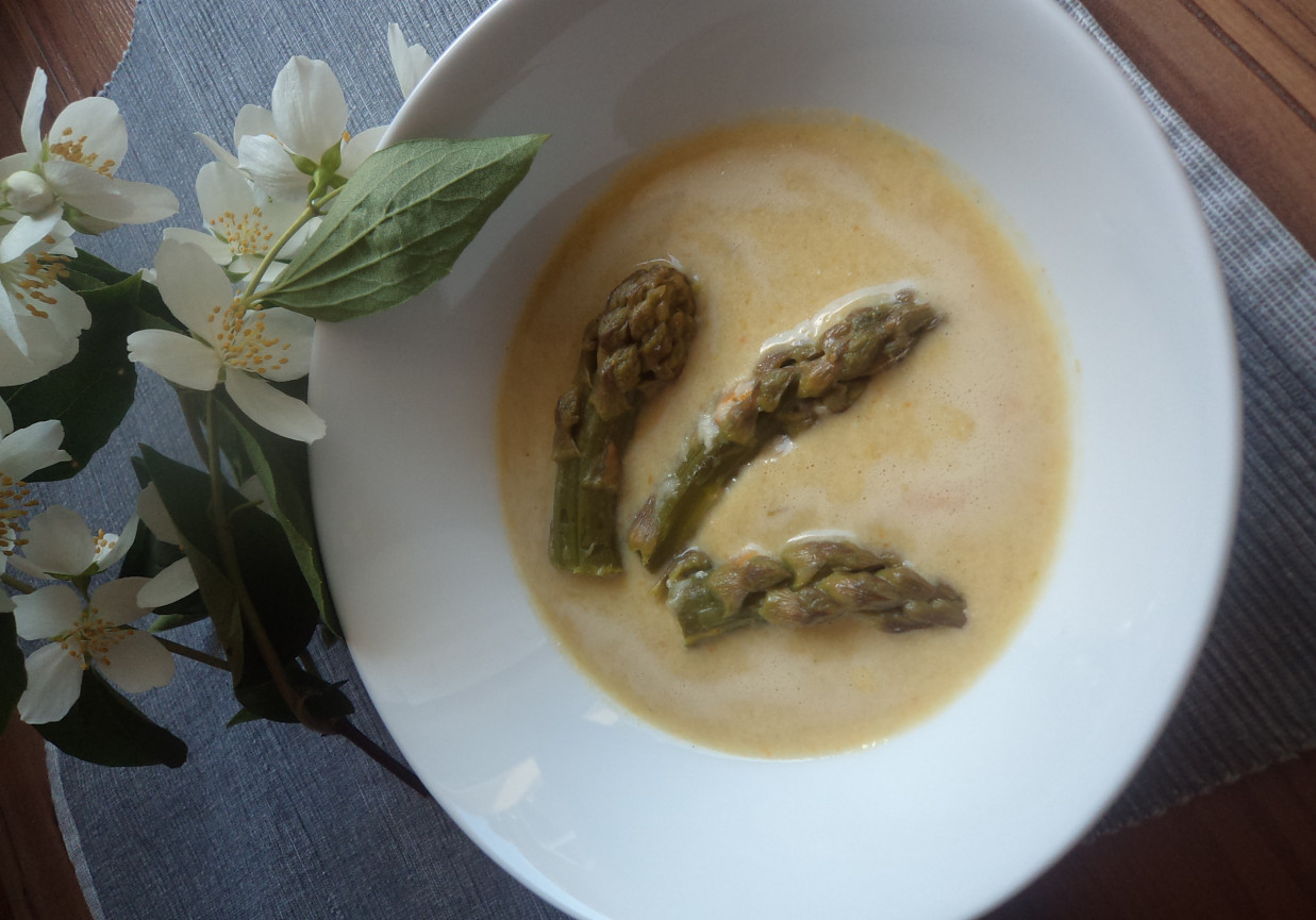 Zupa krem z zielonych szparagów z dużą ilością sera :) foto