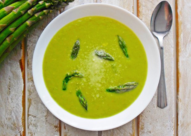 Fotografia przedstawiająca Zupa krem z zielonych szparagów