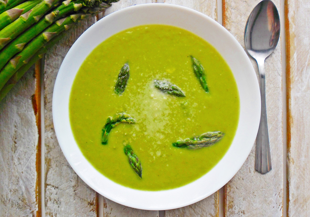 Zupa krem z zielonych szparagów foto