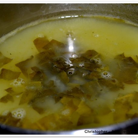 Krok 3 - Zupa krem z ziemniaków z dzikim szczawiem foto
